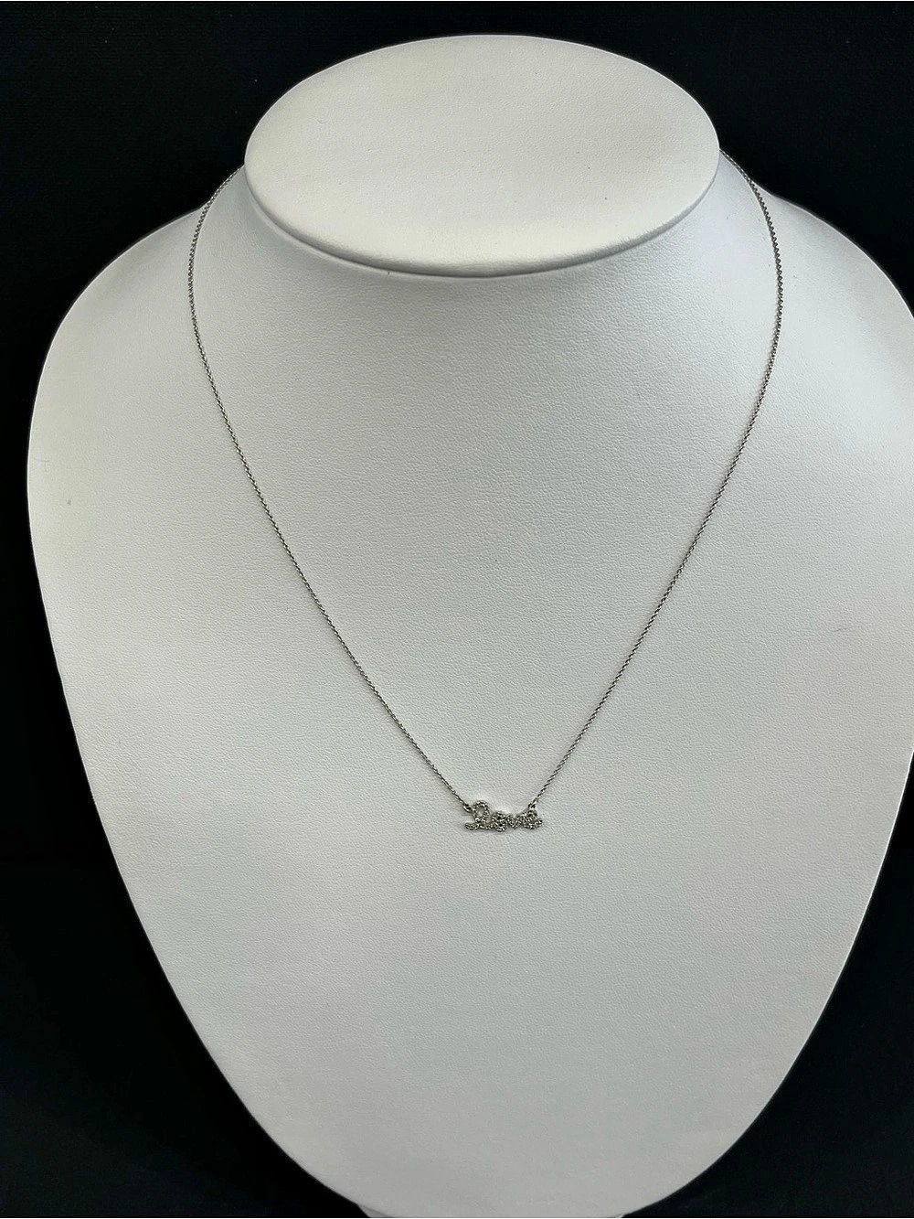 Sydney Evan
White Gold Diamond Love Necklace